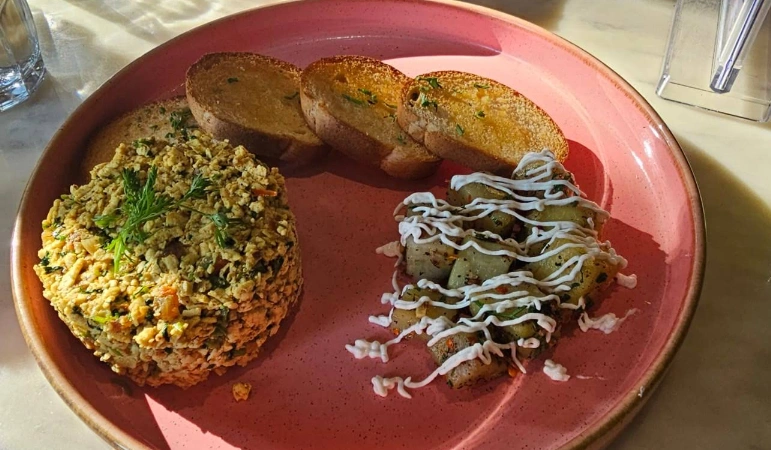 Earth Cafe plate