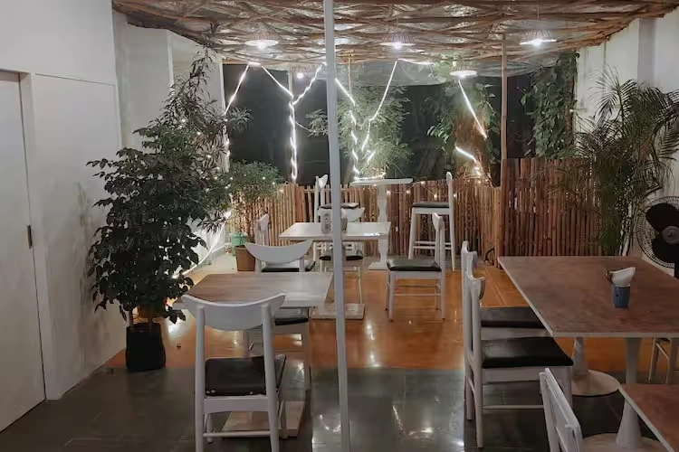 Rare Earth Cafe
