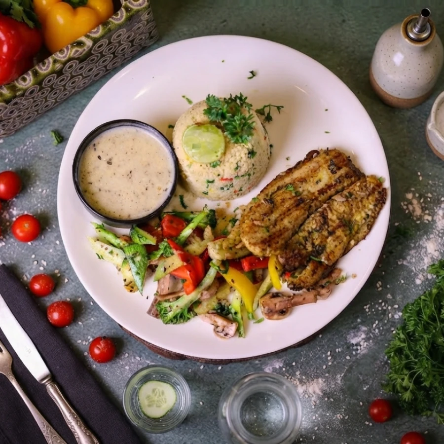Grilled chicken with couscous and vegetables